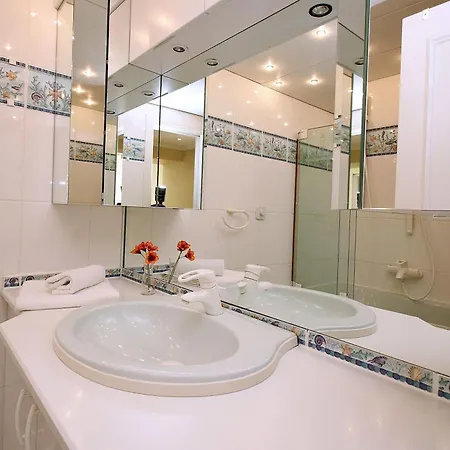 Trelleborgallee, 153 *