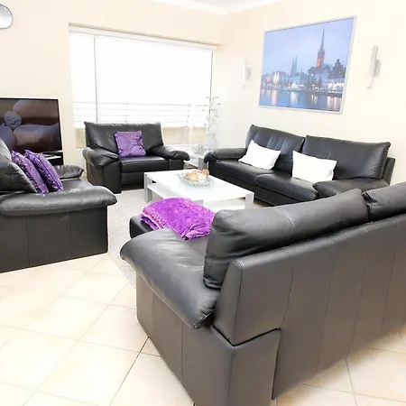 Trelleborgallee, 153 *